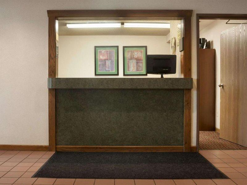 Super 8 By Wyndham Peoria Exterior foto
