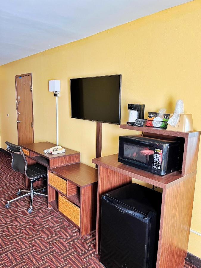 Super 8 By Wyndham Peoria Exterior foto